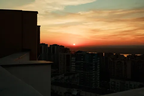 Rooftop View 4K Wallpaper · city · 3840×2560