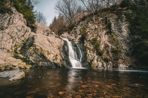 Fond d'écran Cascade 4K · nature · 3840×2560