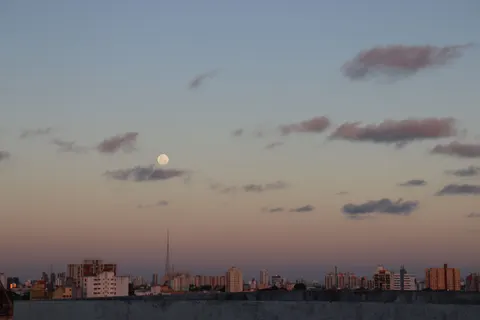 Rooftop View 4K Wallpaper · city · 3840×2560