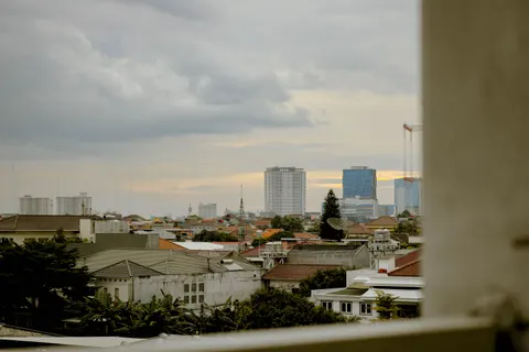 Wallpaper Pemandangan dari Atap 4K · city · 3840×2560