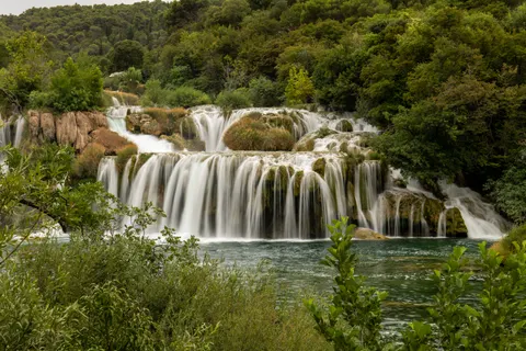 Fond d'écran Cascade 4K · nature · 3840×2562