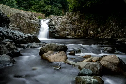 Fond d'écran Cascade 4K · nature · 3840×2560