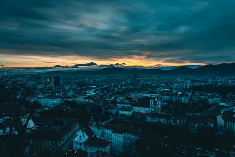 Blick von den Dächern 4K Hintergrundbild · city · 3840×2560