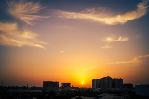 Rooftop View 4K Wallpaper · city · 3840×2560