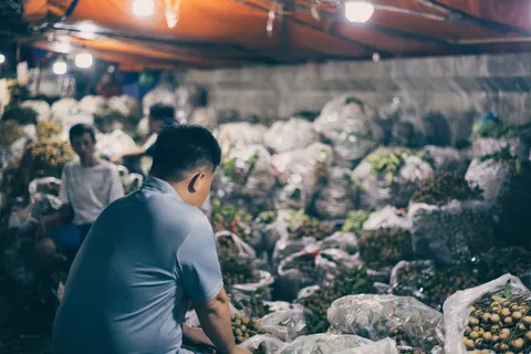 خلفية سوق ليلي بدقة 4K · city · 3840×2560