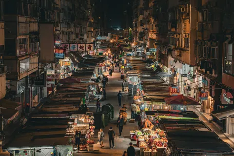 خلفية سوق ليلي بدقة 4K · city · 3840×2560