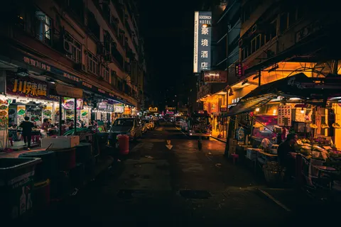 خلفية سوق ليلي بدقة 4K · city · 3840×2560