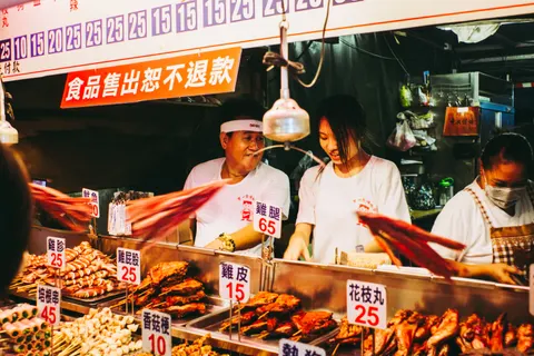 Night Market 4K Wallpaper · city · 3840×2560
