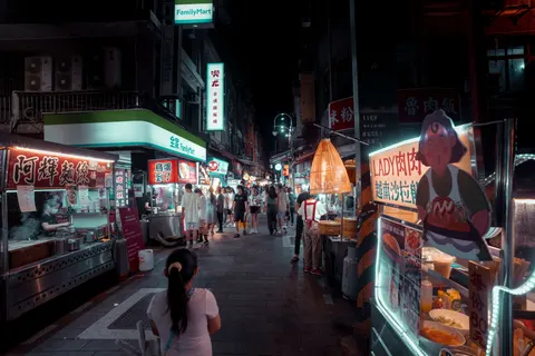 Tapeta Nocny Targ 4K · city · 3840×2561