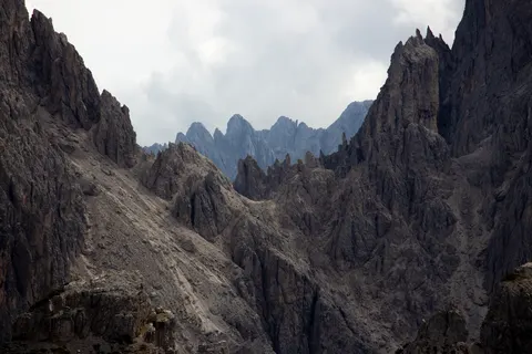多洛米蒂山 4K壁纸 · mountains · 3840×2560
