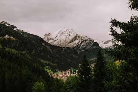 Fondo de pantalla Dolomitas 4K · mountains · 3840×2560