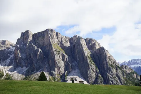 Hình nền Dãy Núi Dolomites 4K · mountains · 3840×2560