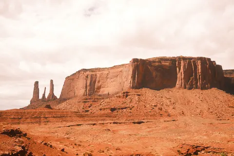 خلفية وادٍ سحيق بدقة 4K · nature · 3840×2560