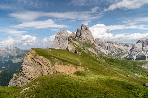 多洛米蒂山 4K壁纸 · mountains · 3840×2560