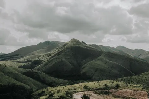 Fondo de pantalla Colinas verdes 4K · nature · 3840×2560