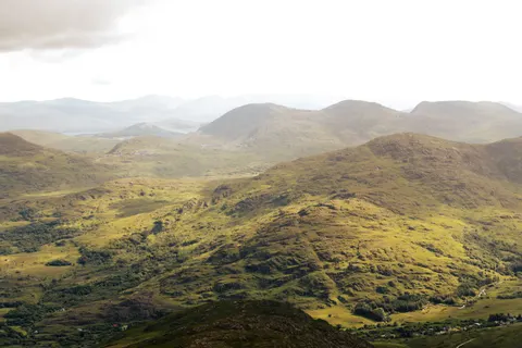 Fondo de pantalla Colinas verdes 4K · nature · 3840×2560