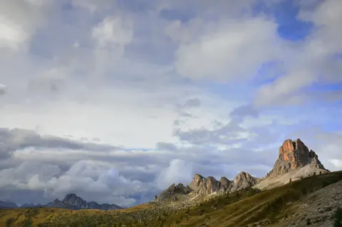 多洛米蒂山 4K壁纸 · mountains · 3840×2547
