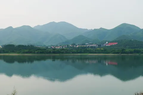 Mountain Lake 4K Wallpaper · mountains · 3840×2560