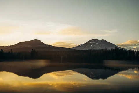 والپیپر دریاچه کوهستانی با کیفیت 4K · mountains · 3840×2560