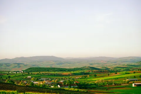 خلفية تلال خضراء بدقة 4K · nature · 3840×2560