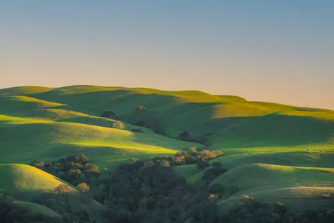 خلفية تلال خضراء بدقة 4K · nature · 3840×2562