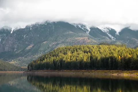 Mountain Lake 4K Wallpaper · mountains · 3840×2560