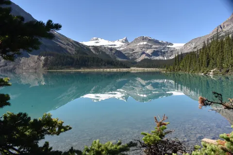 والپیپر دریاچه کوهستانی با کیفیت 4K · mountains · 3840×2560