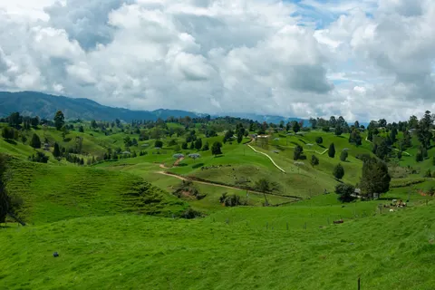 Green Hills 4K Wallpaper · nature · 3840×2563