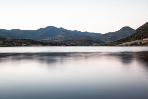 Wallpaper Danau Gunung 4K · mountains · 3840×2560