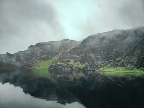 Papel de parede Lago de Montanha 4K · mountains · 3840×2880