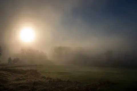 안개 낀 도로 4K 배경화면 · nature · 3840×2560