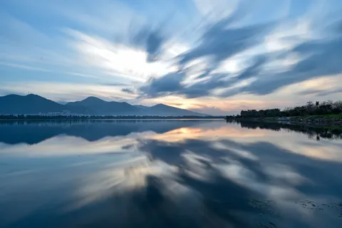 والپیپر دریاچه کوهستانی با کیفیت 4K · mountains · 3840×2563