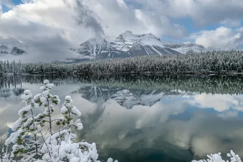 Hình nền Hồ Trên Núi 4K · mountains · 3840×2560