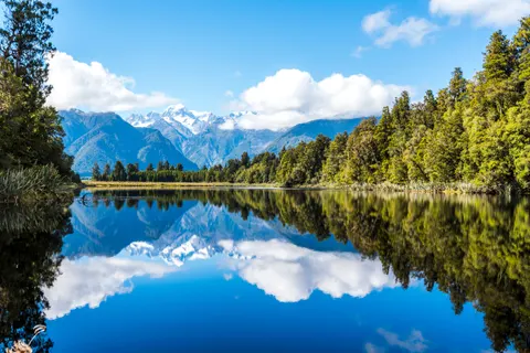 Papel de parede Lago de Montanha 4K · mountains · 3840×2563