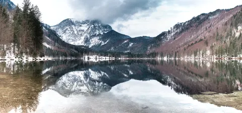 Fond d'écran Lac de montagne 4K · mountains · 3840×1790