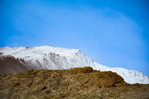 Fond d'écran Sommet enneigé 4K · mountains · 3840×2560