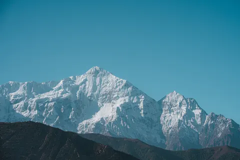 雪山之巅 4K壁纸 · mountains · 3840×2560