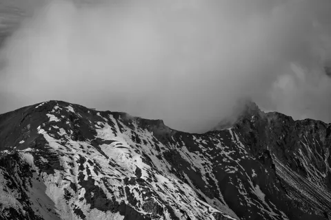 Papel de parede Pico nevado 4K · mountains · 3840×2560