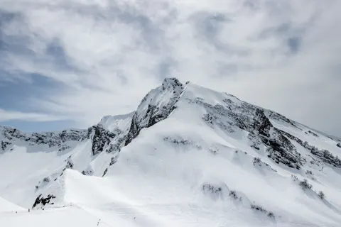 Snowy Mountain Peak 4K Wallpaper · mountains · 3840×2560