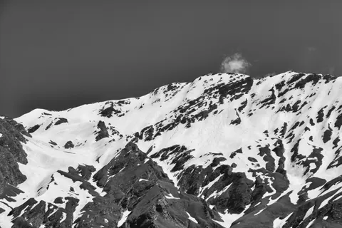 Snowy Mountain Peak 4K Wallpaper · mountains · 3840×2560