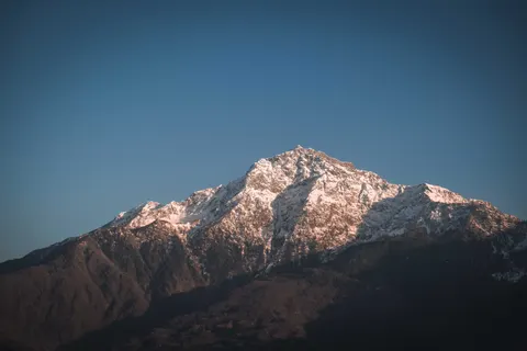 خلفية قمة جبل مثلج بدقة 4K · mountains · 3840×2560