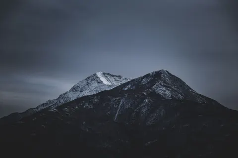 Snowy Mountain Peak 4K Wallpaper · mountains · 3840×2560