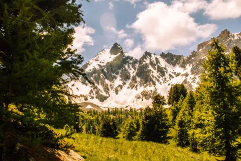 설산 봉우리 4K 배경화면 · mountains · 3840×2560