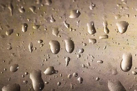 Liquid Gold 4K Wallpaper · abstract · 3840×2561