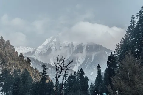 Snowy Mountain Peak 4K Wallpaper · mountains · 3840×2560