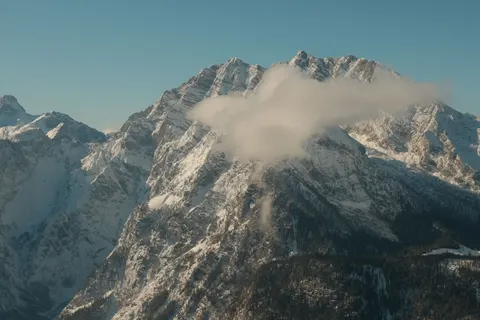 Verschneiter Berggipfel 4K Hintergrundbild · mountains · 3840×2560
