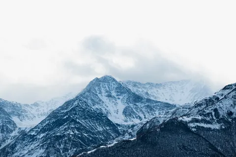 Обои Заснеженная вершина 4K · mountains · 3840×2563