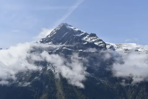 Fond d'écran Sommet enneigé 4K · mountains · 3840×2560