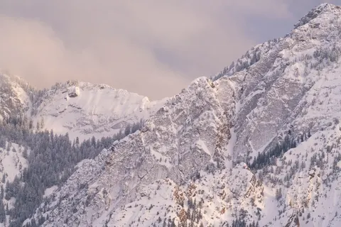 Fond d'écran Chaîne de montagnes 4K · mountains · 3840×2560