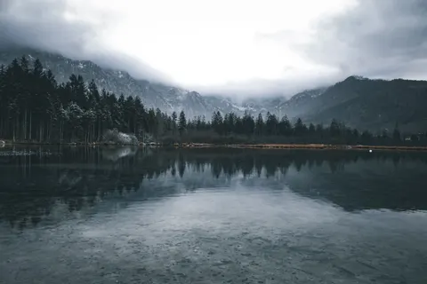 والپیپر دریاچه کوهستانی با کیفیت 4K · mountains · 3840×2560